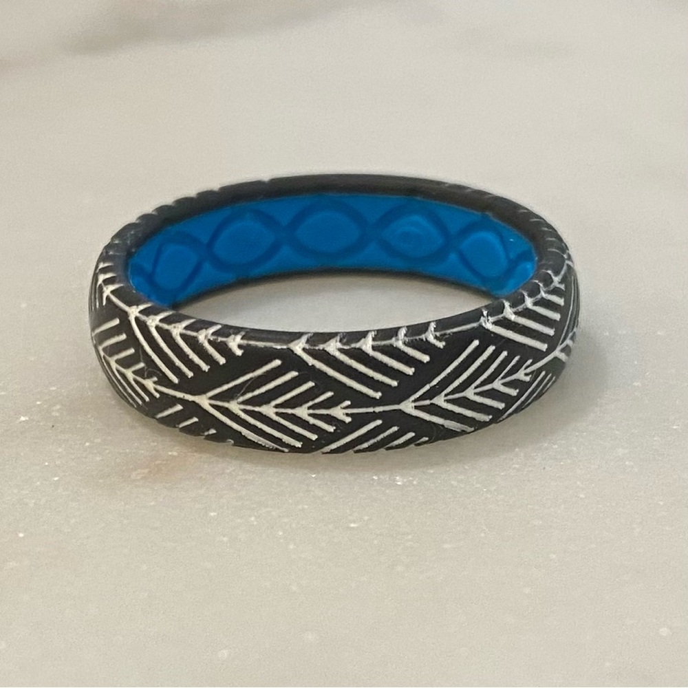 Groove Life Charcoal Grey and White Pattern Silicone Ring size 9